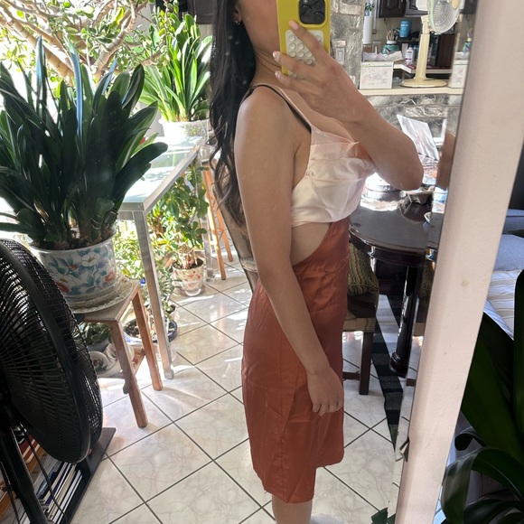 Satin cutout dress - Picture 7 of 8